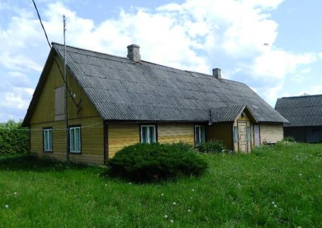 Renoveerimistvajav elumajakompleks Raplamaal